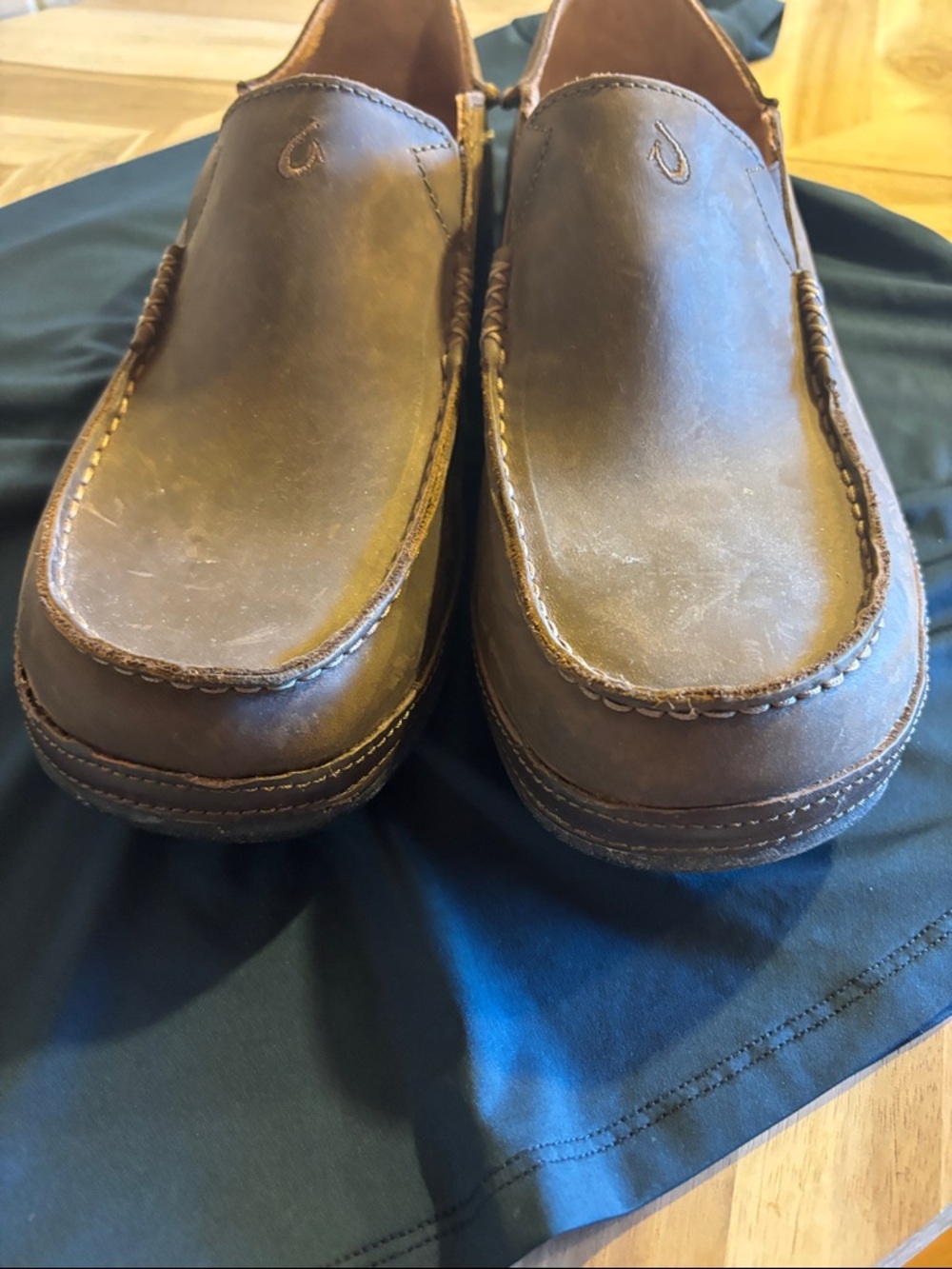 OluKai Moloa Men’s Premium Leather Slip-On Loafers - Picture 3 of 8